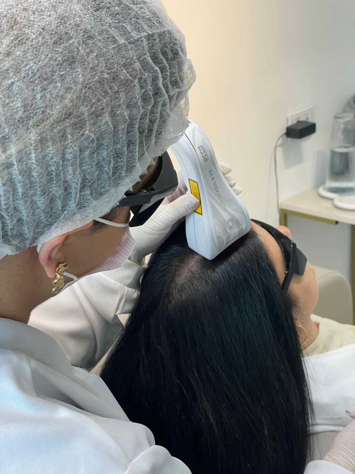 Detalhe do atendimento de terapia capilar